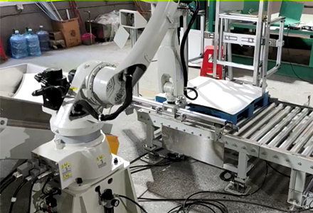 汇川机器人 物料自动搬运破碎一体化解决方案